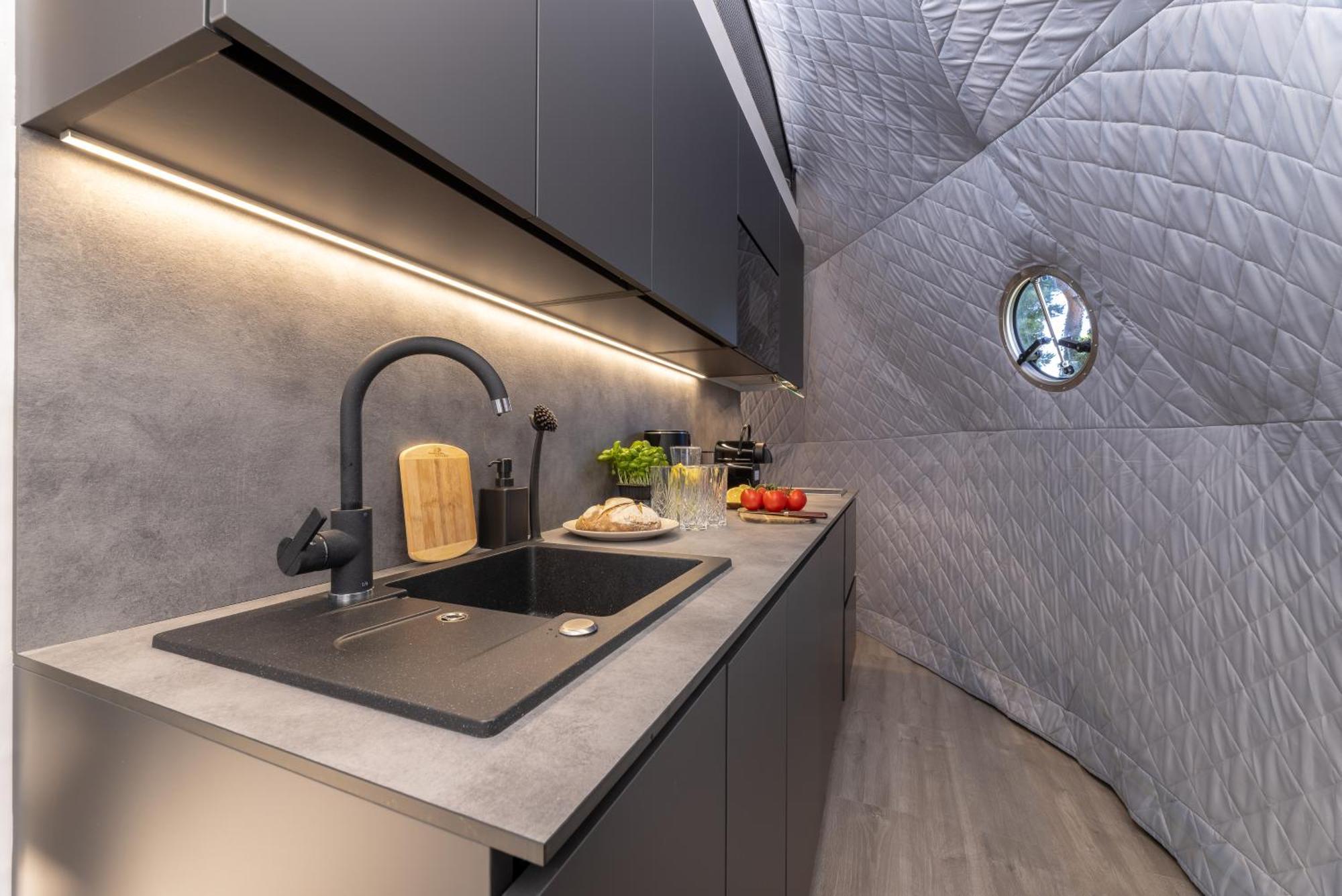 Glamping Escape To The Stars Under Skyline Praga