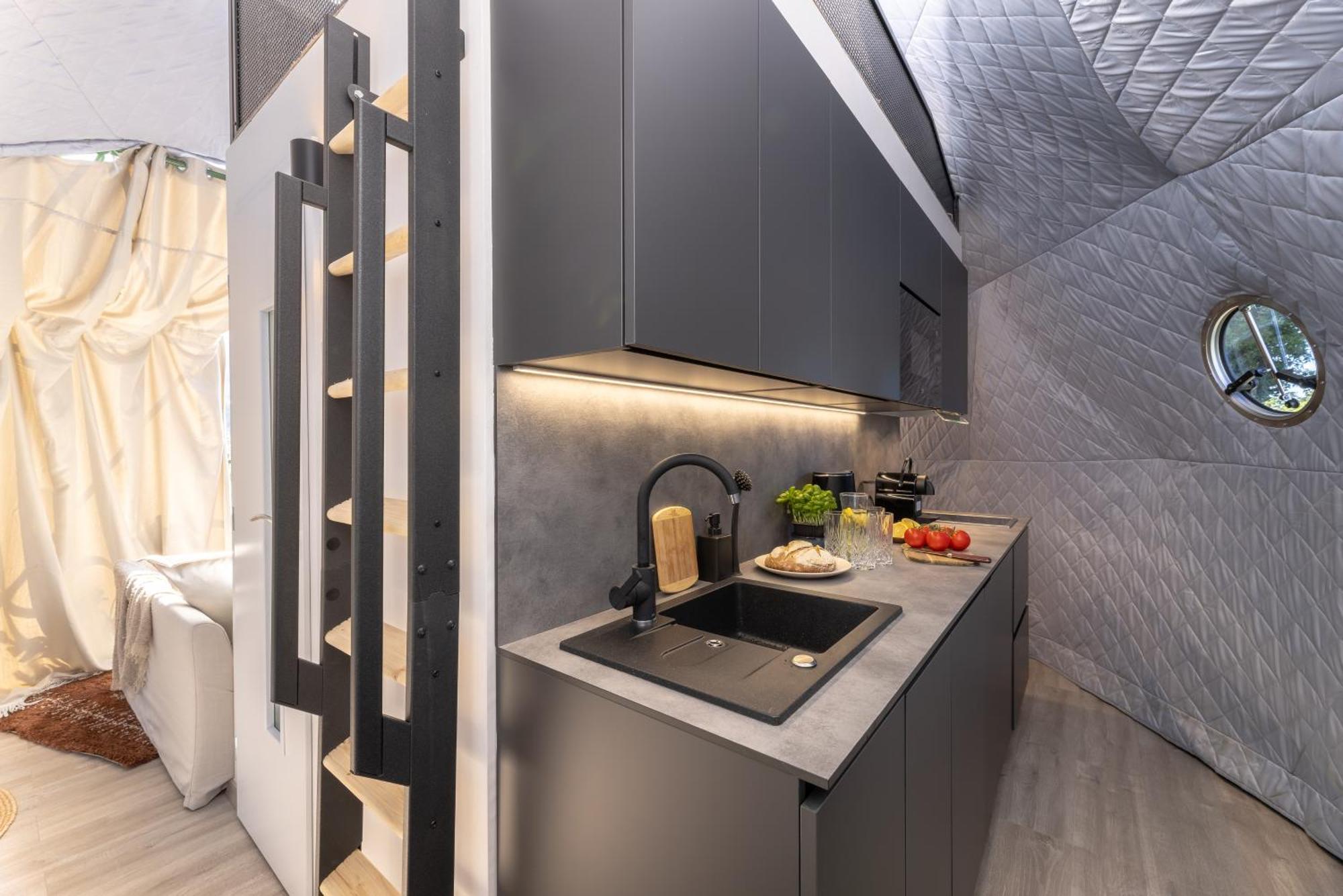 Glamping Escape To The Stars Under Skyline * Praga